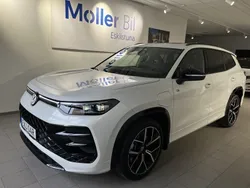 Vit (oryx white pearl) Ny 2025 VW Tayron R-line SUV | 708 200 kr (Marknadspris)
