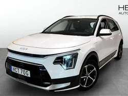 Vit (white) Begagnad 2023 Kia Niro SUV | 304 900 kr (Marknadspris)