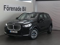 Svart Begagnad 2024 BMW iX1 Shadowline SUV | 469 000 kr