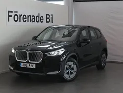 Svart Begagnad 2024 BMW iX1 Shadowline SUV | 506 400 kr