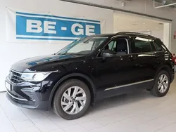 Svart Begagnad 2023 VW Tiguan SUV | 309 900 kr (Bra pris)