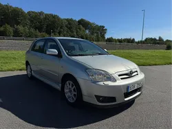 Silver Begagnad 2005 Toyota Corolla Halvkombi | 34 900 kr (Marknadspris)