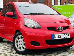 Röd Begagnad 2011 Toyota Aygo Halvkombi | 28 400 kr (Marknadspris)