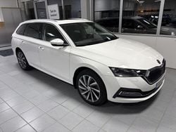 Vit Begagnad 2021 Skoda Octavia Style Kombi | 239 900 kr (Marknadspris)