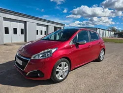 Röd (röd metallic) Begagnad 2016 Peugeot 208 Style Halvkombi | 89 900 kr (Marknadspris)
