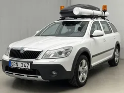 Vit Begagnad 2013 Skoda Octavia Scout Kombi | 99 000 kr