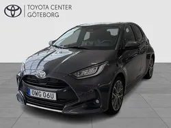 Mörkgrå Begagnad 2024 Toyota Yaris Hybrid Style Halvkombi | 269 900 kr (Marknadspris)