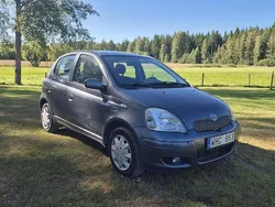 Blå Begagnad 2004 Toyota Yaris Halvkombi | 16 000 kr (Marknadspris)