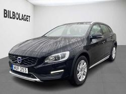 Svart Begagnad 2018 Volvo V60 CC Standard Kombi | 214 800 kr (Marknadspris)