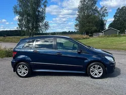 Mörkblå Begagnad 2005 Mercedes B150 Minibuss | 46 900 kr