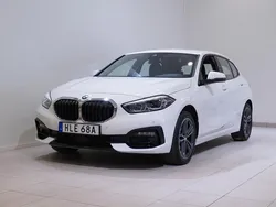 Okänd Begagnad 2022 BMW 118 Sport Line Halvkombi | 239 900 kr (Marknadspris)