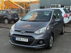 Mörkgrå (grå) Begagnad 2015 Hyundai i10 Halvkombi | 59 990 kr (Marknadspris)