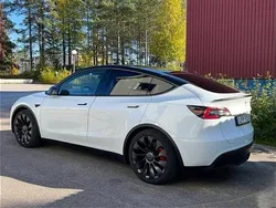 Vit Begagnad 2022 Tesla Model Y Performance SUV | 449 000 kr