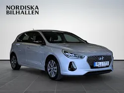 Silver Begagnad 2017 Hyundai i30 Comfort Halvkombi | 129 795 kr (Marknadspris)
