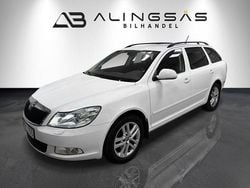 Vit Begagnad 2013 Skoda Octavia Elegance Kombi | 59 900 kr (Bra pris)