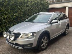 Begagnad 2015 Skoda Octavia Kombi | 93 900 kr (Marknadspris)
