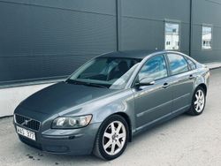 Grå Begagnad 2004 Volvo S40 Sedan | 34 900 kr (Dyr)