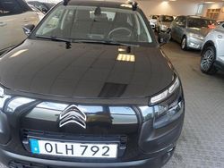 Svart Begagnad 2016 Citroën C4 Cactus PureTech Halvkombi | 68 000 kr (Marknadspris)