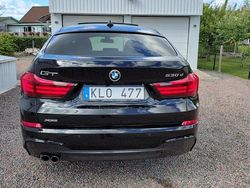 Svart Begagnad 2014 BMW 530 Gran Turismo M Sport Halvkombi | 230 000 kr (Marknadspris)