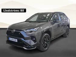Grå Begagnad 2024 Toyota RAV4 Hybrid Sport SUV | 599 900 kr (Lite dyr)