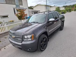 Mörkgrå (gråmetallic ) Begagnad 2011 Chevrolet Avalanche LTZ Van | 165 000 kr