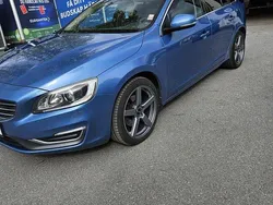 Blå Begagnad 2015 Volvo V60 Kombi | 150 000 kr (Marknadspris)