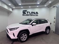 Vit Begagnad 2020 Toyota RAV4 Hybrid Active SUV | 229 900 kr (Marknadspris)