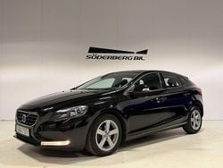 Svart Begagnad 2014 Volvo V40 Kinetic Halvkombi | 84 900 kr (Marknadspris)