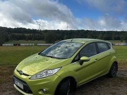 Grön Begagnad 2010 Ford Fiesta Titanium Halvkombi | 42 000 kr (Marknadspris)