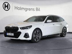 Vit Begagnad 2024 BMW 520 M Sport Kombi | 618 800 kr (Dyr)