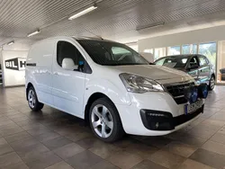 Vit Begagnad 2017 Peugeot Partner Minibuss | 98 000 kr (Marknadspris)