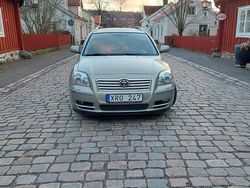 Grön Begagnad 2006 Toyota Avensis Kombi | 21 000 kr (Marknadspris)