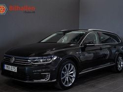 Mörkgrå Begagnad 2018 VW Passat GTE Kombi | 218 900 kr (Marknadspris)