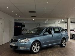 Ljusgrå Begagnad 2010 Skoda Octavia Elegance Kombi | 49 900 kr (Marknadspris)