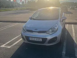 Grå Begagnad 2014 Kia Rio 2 Halvkombi | 91 000 kr (Marknadspris)