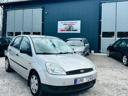 Ljusgrå Begagnad 2003 Ford Fiesta Halvkombi | 19 900 kr (Marknadspris)
