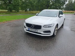 Vit Begagnad 2020 Volvo V90 Momentum Kombi | 200 000 kr (Superpris)