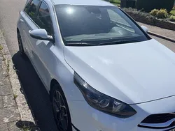 Vit Begagnad 2023 Kia Ceed Advance Halvkombi | 240 000 kr (Bra pris)