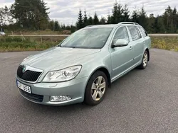 Ljusgrön (grön) Begagnad 2010 Skoda Octavia Kombi | 44 900 kr (Marknadspris)