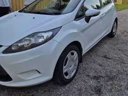 Vit Begagnad 2010 Ford Fiesta Halvkombi | 23 500 kr (Marknadspris)