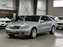 Ljusgrå (grå) Begagnad 2001 Mercedes S500 Sedan | 79 900 kr