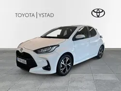 Vit Begagnad 2024 Toyota Yaris Hybrid Active Halvkombi | 264 000 kr (Lite dyr)