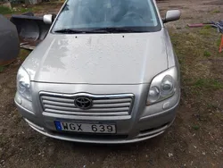 Grön Begagnad 2005 Toyota Avensis Kombi | 23 500 kr