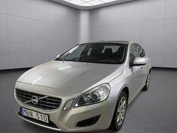 Grå Begagnad 2011 Volvo S60 Momentum Sedan | 129 800 kr (Marknadspris)