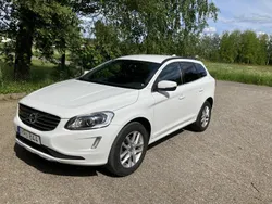 Vit Begagnad 2017 Volvo XC60 Momentum SUV | 220 000 kr (Marknadspris)