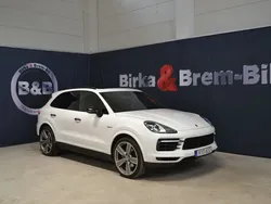 Vit Begagnad 2019 Porsche Cayenne Sport SUV | 695 000 kr (Marknadspris)
