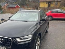 Svart Begagnad 2012 Audi Q3 SUV | 132 000 kr (Marknadspris)