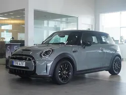 Grå Begagnad 2022 Mini Cooper Halvkombi | 219 500 kr (Marknadspris)