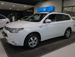 Vit Begagnad 2014 Mitsubishi Outlander SUV | 109 000 kr (Marknadspris)