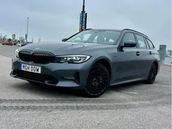 Grå Begagnad 2021 BMW 330e Sport Line Kombi | 309 000 kr (Marknadspris)